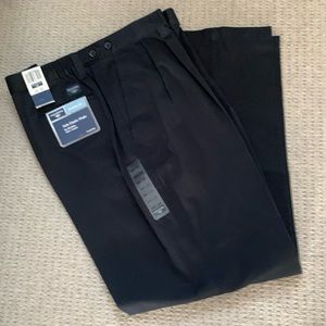 Men’s DOCKERS Classic Fit Black Khaki Pants Slacks. Side Elastic. 44x32 NWT